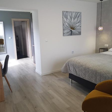 Rooms Vanteo Korenica Bagian luar foto