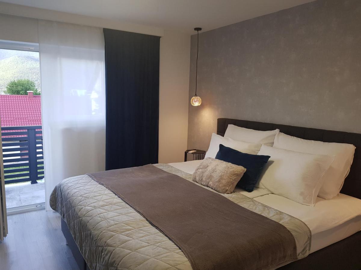 Rooms Vanteo Korenica Bagian luar foto