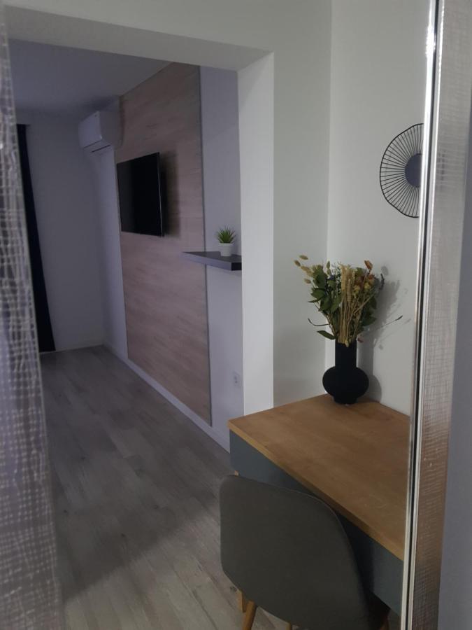 Rooms Vanteo Korenica Bagian luar foto