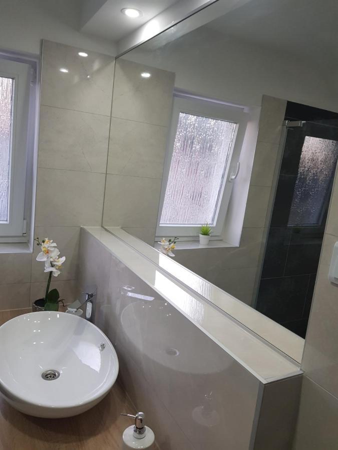 Rooms Vanteo Korenica Bagian luar foto