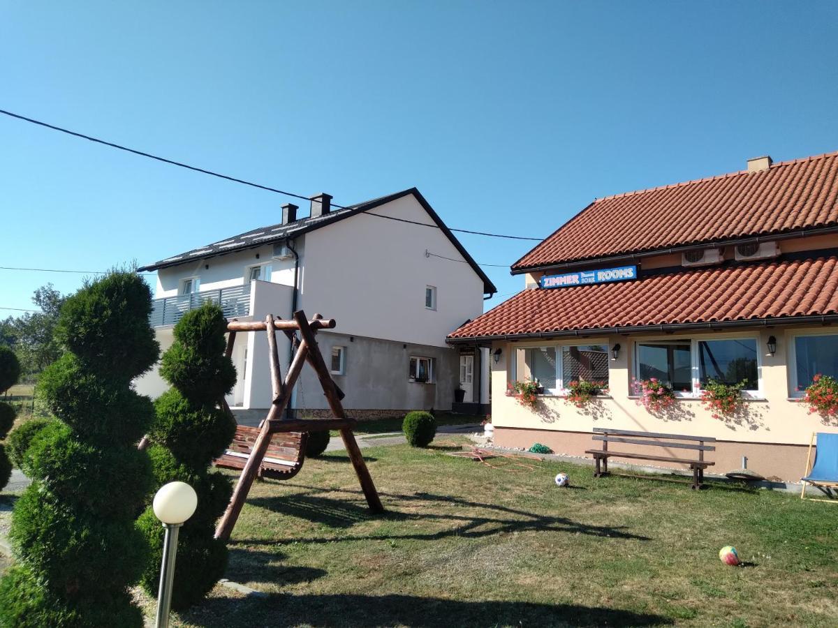 Rooms Vanteo Korenica Bagian luar foto